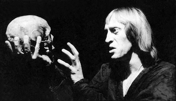 2. Кто написал "Гамлета"?