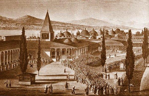 3. 1478 yılında Topkapı Sarayı'nı yaptıran Fatih Sultan Mehmet'ten 1853'te Dolmabahçe Sarayı'nı yaptıran Abdülmecid'e kadar bütün padişahlar Topkapı Sarayı'nda yaşadı.