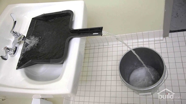 15. На тот случай, если ведро не влезает в раковину: