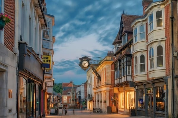 7. Где располагается Винчестер?