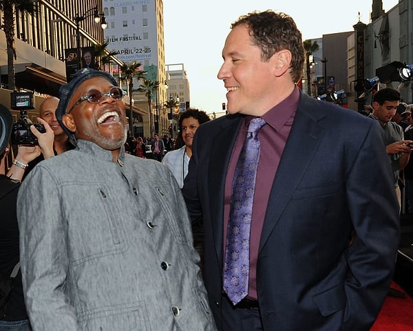 18. Ник Фьюри в фильмах очень серьезный в отличие от Сэмьюэла Л. Джексона, которого до слез рассмешила шутка Джона Фавро (Хэппи)