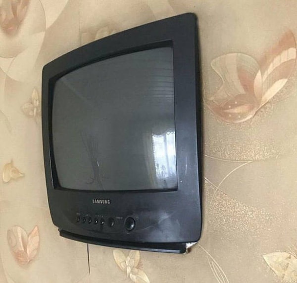 13. Когда очень хочется плоский телевизор, но нет денег, зато есть смекалочка