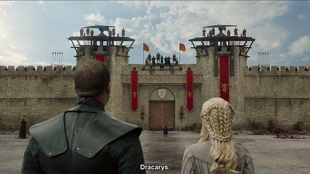 Gelelim son sahneye... Missandei'nin 'dracarys' diyerek göçmesi güzel bir detaydı. Anladığımız kadarıyla gelecek bölüm Daenerys son ejderhasıyla her yere ateş salacak.