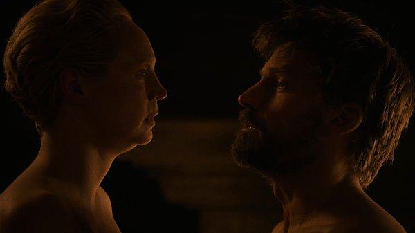Jaime ve Brienne yakınlaşması da sonunda gerçekleşti. Gözümüz açık gitmeyiz artık...