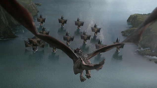 Neredeyse dip dibe olan Ejderha Kalesi'nden Kral'ın Şehrine giden Daenerys, ne hikmetse Euron'un filolarını asla görmüyor.
