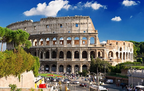 7. Где расположен известный колизей?