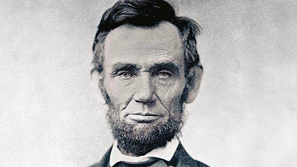 12. Abraham Lincoln'ın mumyalanan bedeninin Washington'dan Illinois'a taşınması, uygulamanın kabul edilebilirliğini arttırmakla bağdaştırılıyor.