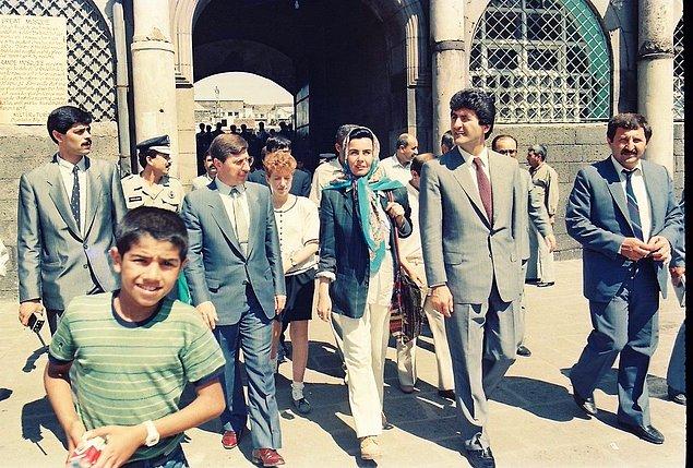 Oyuncu ve Şişli Eski Belediye Başkanı Fatma Girik ve Diyarbakır Eski Belediye Başkanı Turgut Atalay, Diyarbakır 1988.
