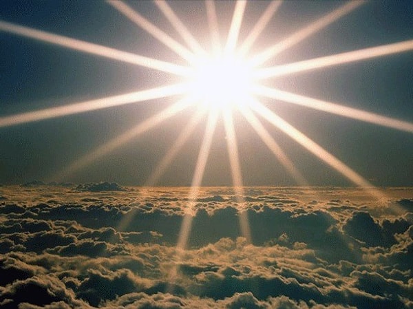 Изображенное в мандале солнце символизирует энергию начала, зарождения жизни