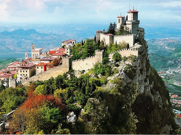 14. Какая из этих европейских стран никогда не была монархией?