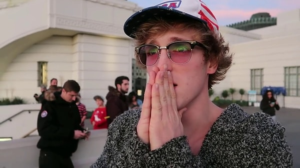 9. От какого цвета дальтоники не отличают красный?