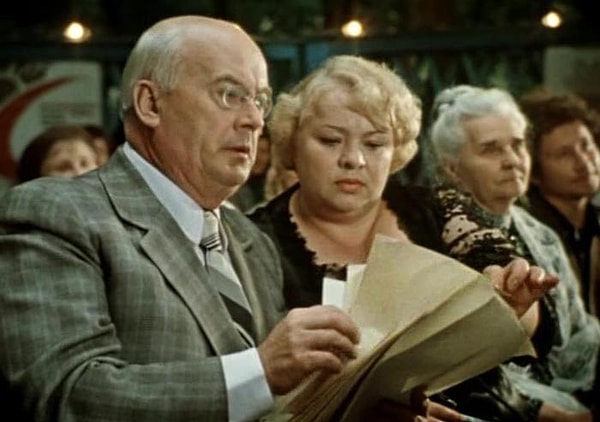 7. А вспомните фамилию куплетиста Аркадия Варламовича в фильме «Покровские ворота»?