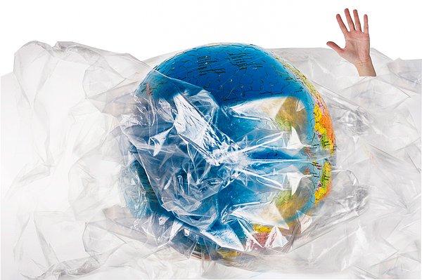 Karar bizim! Ya geleceğe temiz denizler bırakacağız ya da çocuklarımızın plastik çöpler, poşetler ve naylonlar içinde yüzmelerine göz yumacağız.