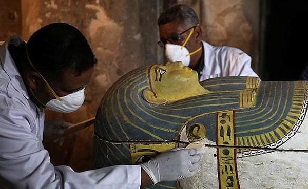 3. Для чего древние египтяне мумифицировали тела умерших?