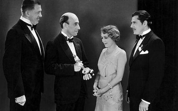1929 - ABD'de Sinema Sanatları ve Bilimleri Akademisi ilk ödüllerini dağıttı.
