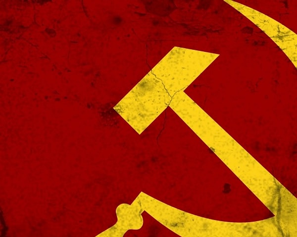 3. Что означал молот, изображенный на гербе СССР?