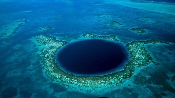 3. В каком океане находится самая глубокая впадина в мире - Марианская?