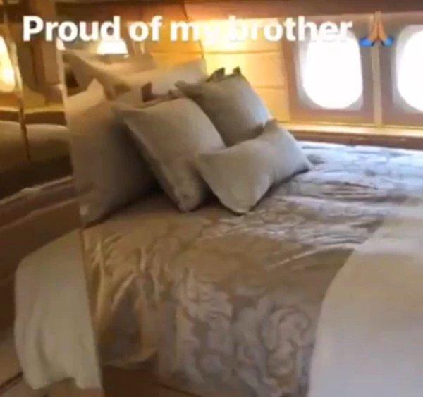Lüks uçağın içinde Drake'e özel yatak odası bile var...