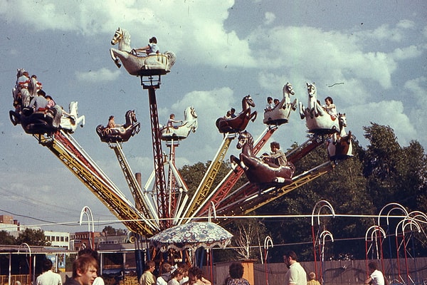 8. Какой город производил аттракционы для всего СССР?