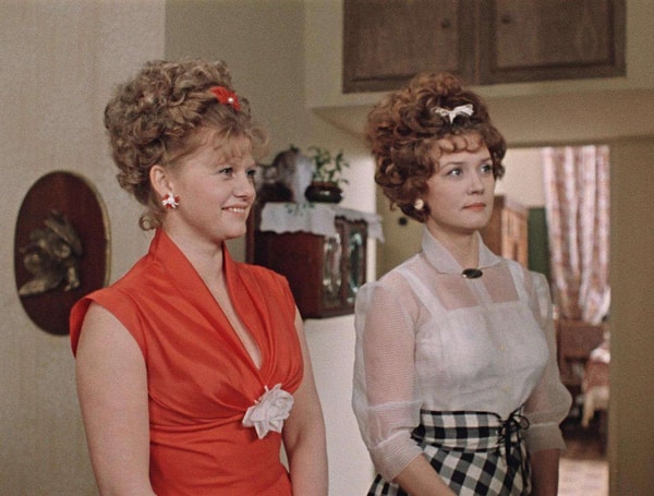 2. Новый всплеск популярности этого актёра начался после съёмок в фильме "Москва слезам не верит" в роли Рудольфа-Родиона Рачкова.