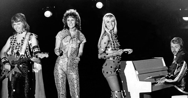 2. В какой стране мира впервые проходило Евровидение?