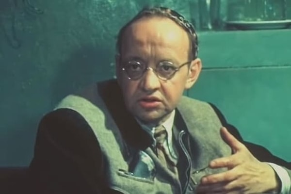 7. Кто сыграл фотографа Гриша Ушивина по прозвищу «6 на 9» в фильме «Место встречи изменить нельзя»?