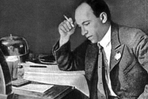 2. Кто на этом снимке?