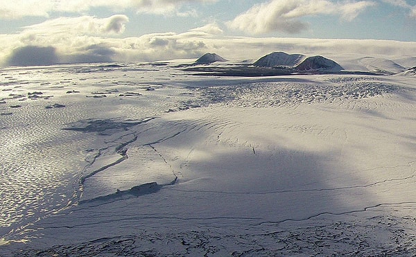 8. Какой архипелаг объединяет острова Большевик, Комсомолец, Пионер?