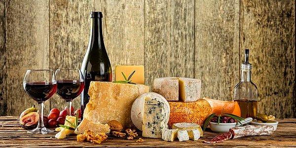9. İtalya, peynir ve şarap kültürü açısından dünyanın en önemli ülkelerinden biri.