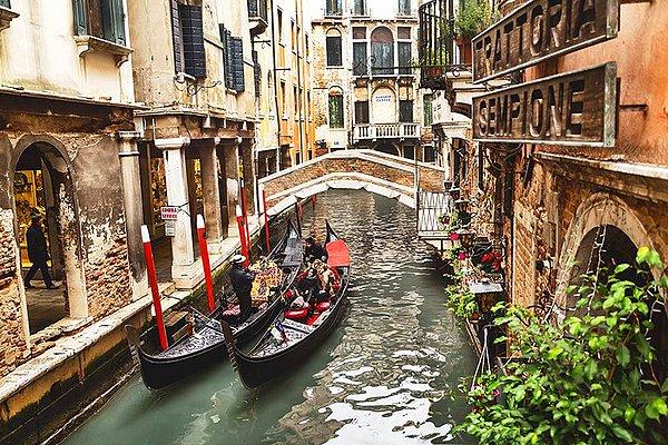 6. Venedik'te neleri görmelisiniz? Gondol ile şehri gezmenin keyfini çıkarmalısınız...