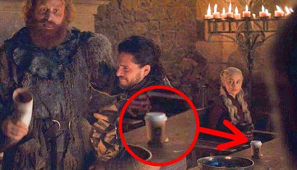 10. Ve tabii ki son olarak: Daenerys Targaryen Starbucks’tan kahve içiyor.