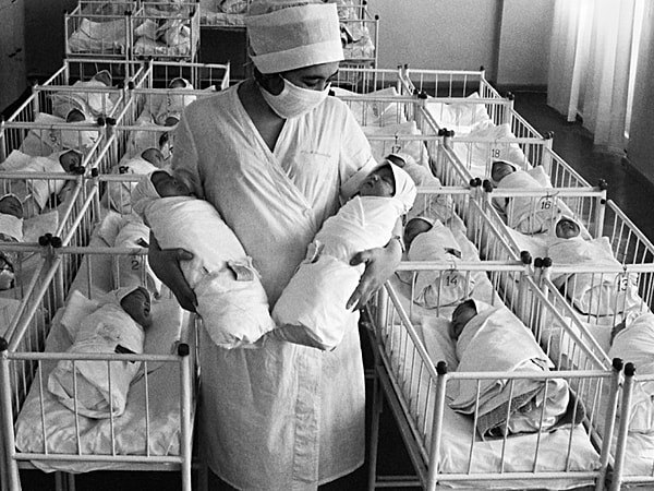 13. В каком году в СССР ввели запрет на аборты?