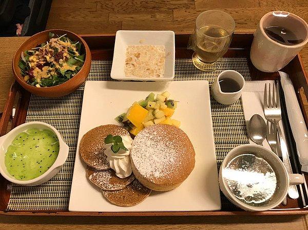 1. Bu yüksek kalitede bir restoranın yemeği değil, Japonya'daki hastanelerde verilen bir yemek...