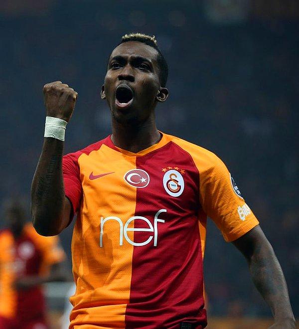 64.dakikada bir kez daha sahneye çıkan Onyekuru, yine topu ağlara gönderdi ve Galatasaray dev maçta 2-1 öne geçti.