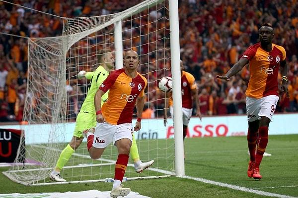 Hepsi birbirinden güzel olan golleriyle Galatasaray'ın şampiyonluğunda en büyük katkılardan birini verdi. Bu sezon oynadığı 40 maçta 13 gol ve 7 asistlik istatistiğe ulaştı.
