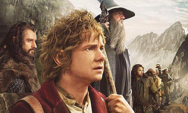 9. İki "Hobbit" filminin bütçesi tüm Yüzüklerin Efendisi üçlemesi bütçesinin neredeyse iki katıdır.