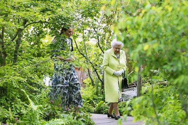 Middleton ise Kraliçe'yi  kendi tasarladığı bahçesinde gezdirdi.