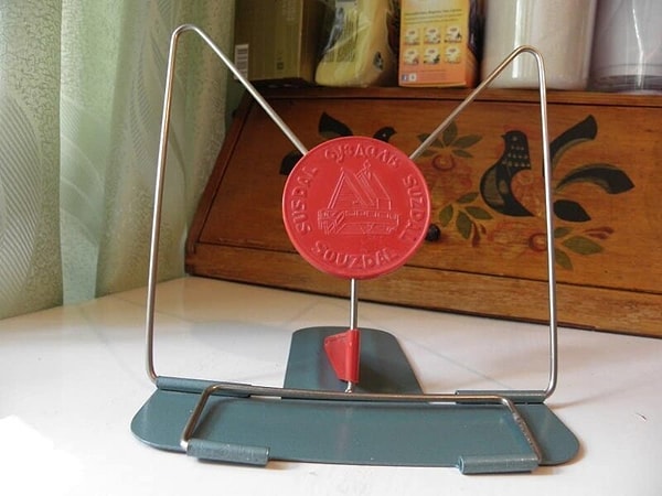 3. Подставка для книг