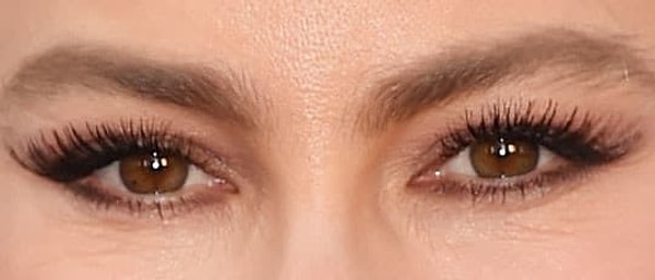 4. У кого такие красивые кошачьи глаза?