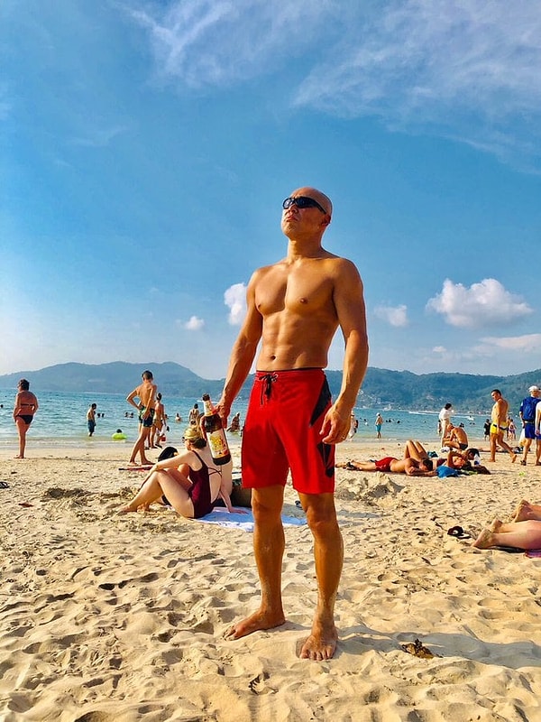 9. Кстати, на личном фронте у мужчины тоже все в порядке. Он встретил новую любовь