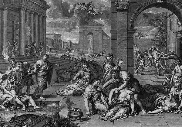 7. Во время "Черной смерти" (пандемия чумы) так много крови испарялось в атмосферу, что временами шел кровяной дождь