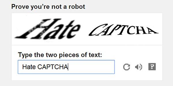 'Robot olmadığınızı kanıtlayın' kutucuklarını gördüğünüz her yerde bir Turing Testi var, örneğin CAPTCHA testleri.