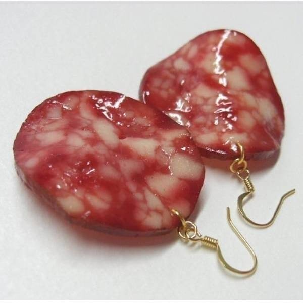 9. И серьги для любительниц колбаски