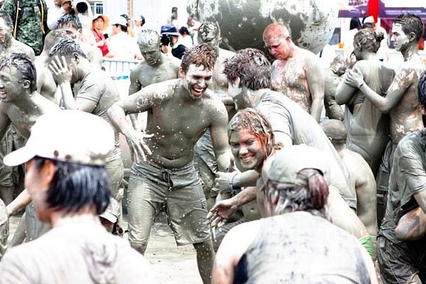 29. Güney Kore'nin ünlü Çamur Festivali var.