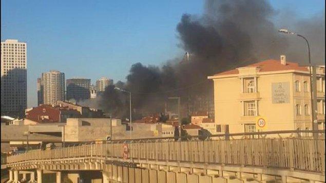 Kadıköy Fikirtepe'ye bağlı Özbey Caddesi'nde bulunan kentsel dönüşüm için boşaltılmış 3 katlı binada, henüz belirlenemeyen nedenle yangın çıktı.