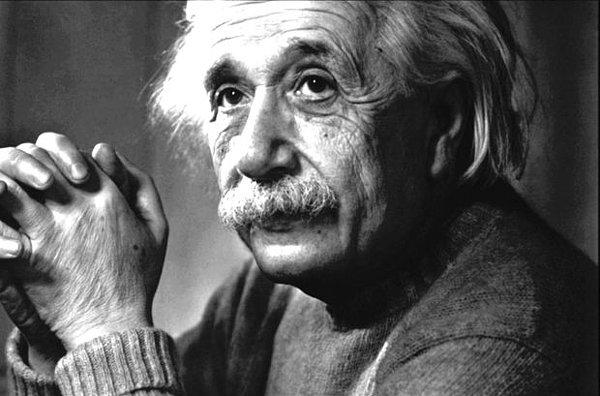 3. Einstein'ın ölmeden önce sarf ettiği sözler Almancaydı. Ancak, yanındaki sağlık görevlisi Almanca bilmediği için Einstein'ın ne dediğini anlamadı.
