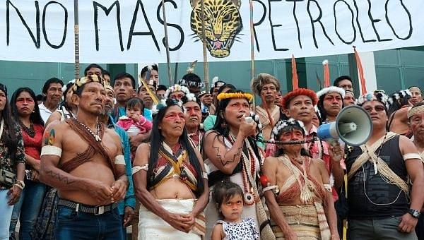 "...hükumet bu karara karşı çıkacak, çünkü topraklarımızın altındaki petrolü istiyorlar. Amazonlarda yaşayan tüm yerli kabileler birleşmeli ve yuvamızı korumalıyız."