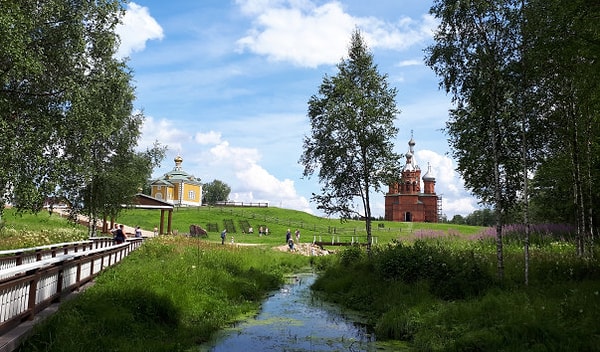 10. В какой области Волга берет свое начало?