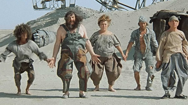 7. Где впервые встретились герои фильма «Кин-дза-дза!» — прораб дядя Вова и студент Гедеван?