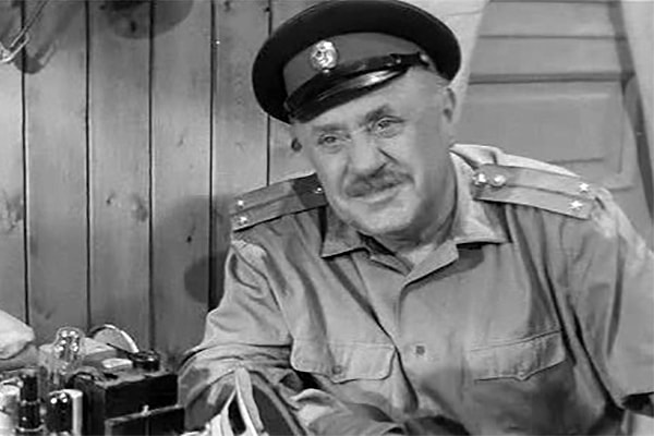 10. В каком фильме Михаил Жаров исполнил роль милиционера Анискина?